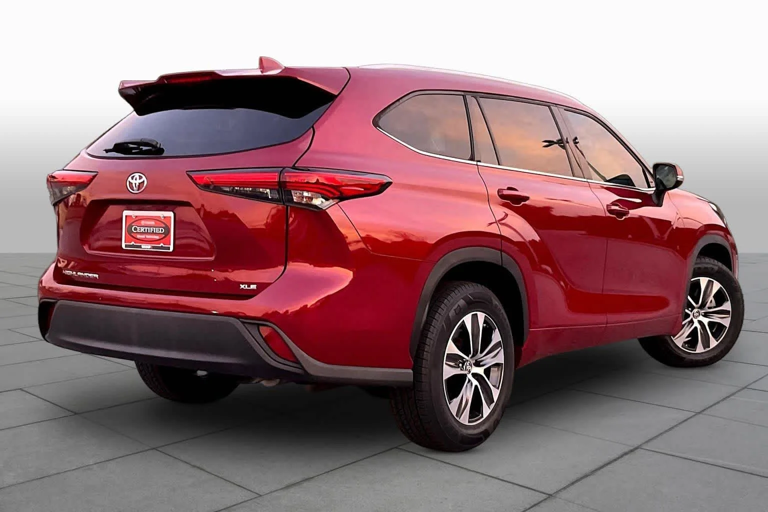 Used 2022 Ruby Flare Pearl Toyota XLE image 13
