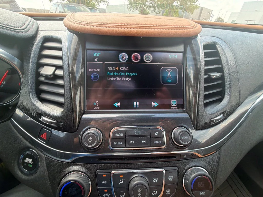 Used 2014 White Chevrolet LTZ image 11