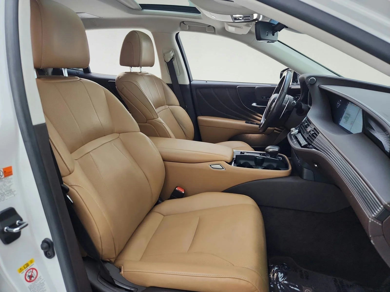 Used 2018 EMINENT WHITE Lexus LS 500 image 30