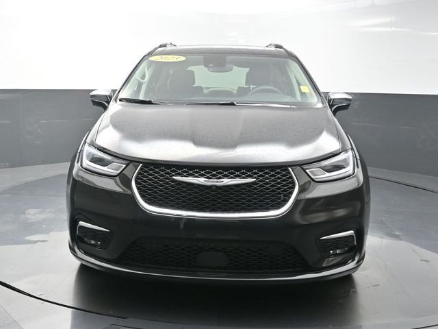 Used 2023 Black Chrysler Limited image 2
