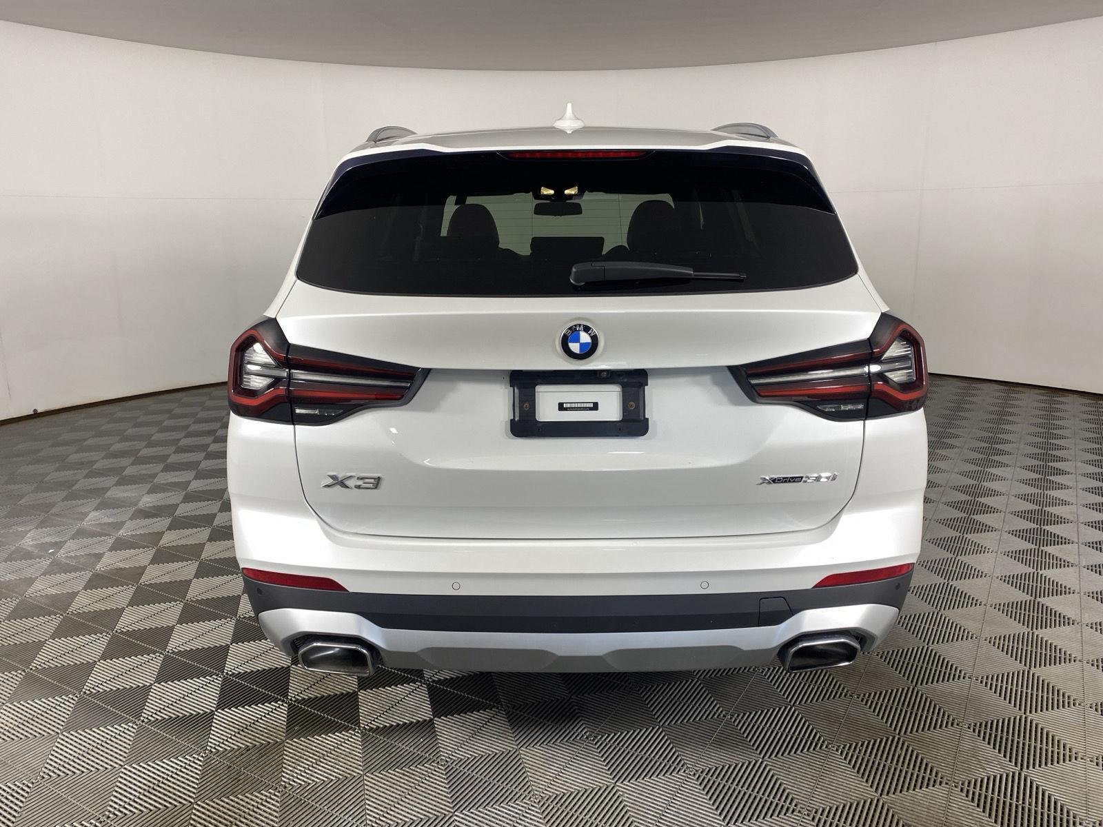 Used 2022 Mineral White Metallic BMW xDrive30i image 9