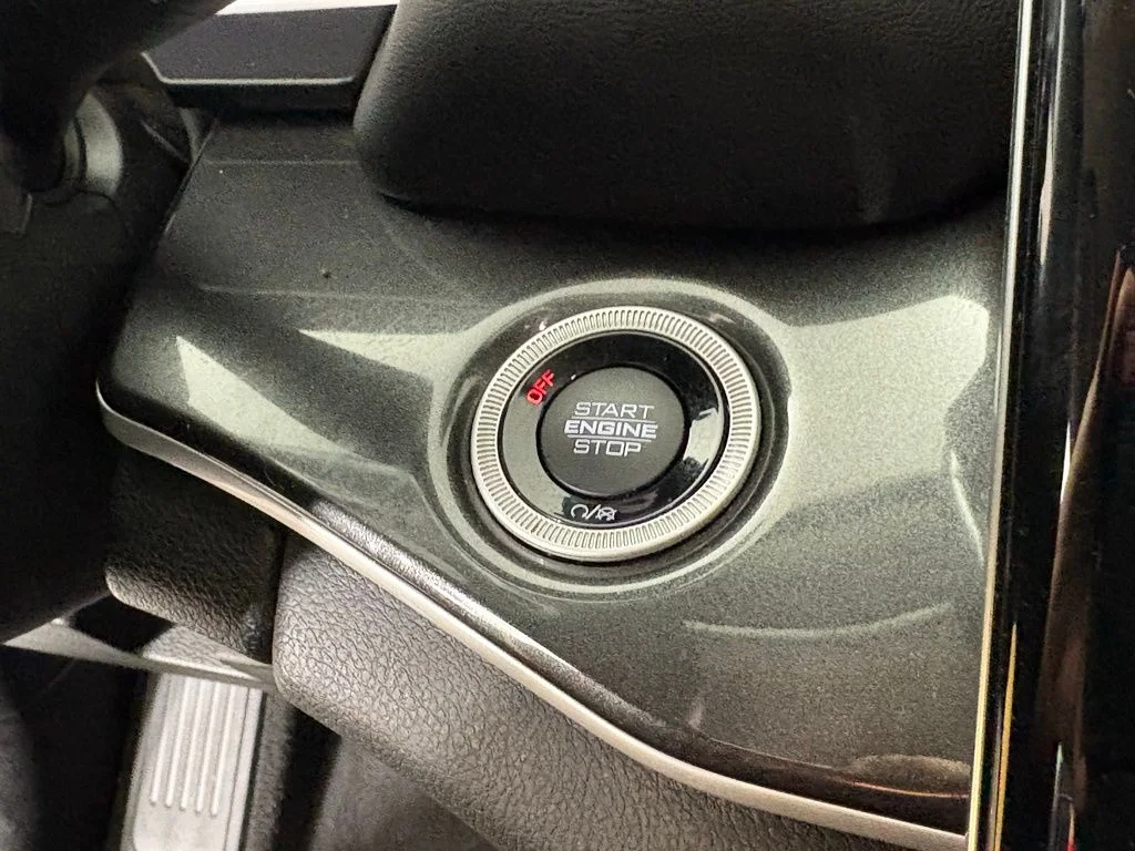 Used 2022 White Jeep Laredo image 22