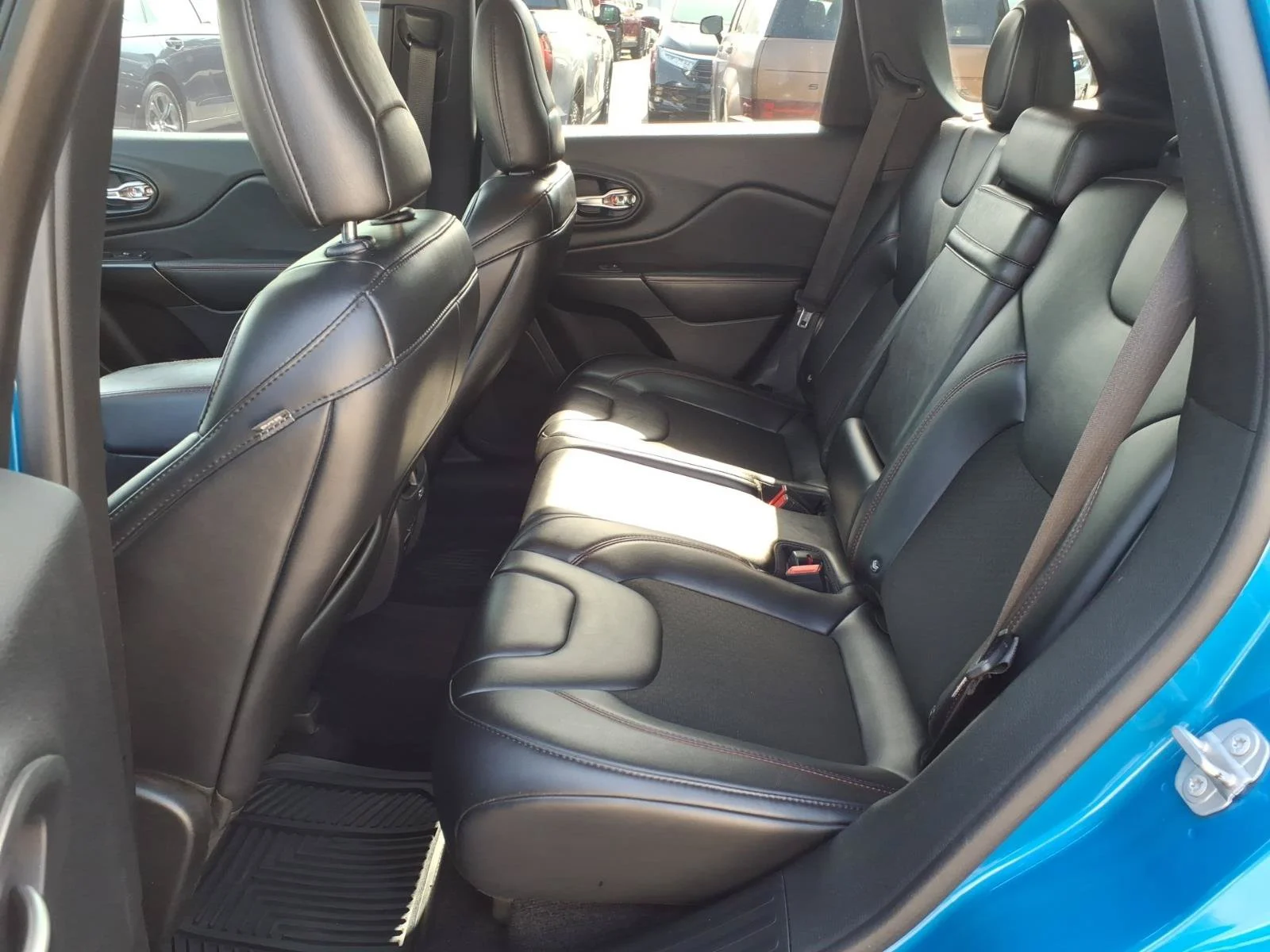 Used 2019 Hydro Blue Pearlcoat Jeep Trailhawk image 7