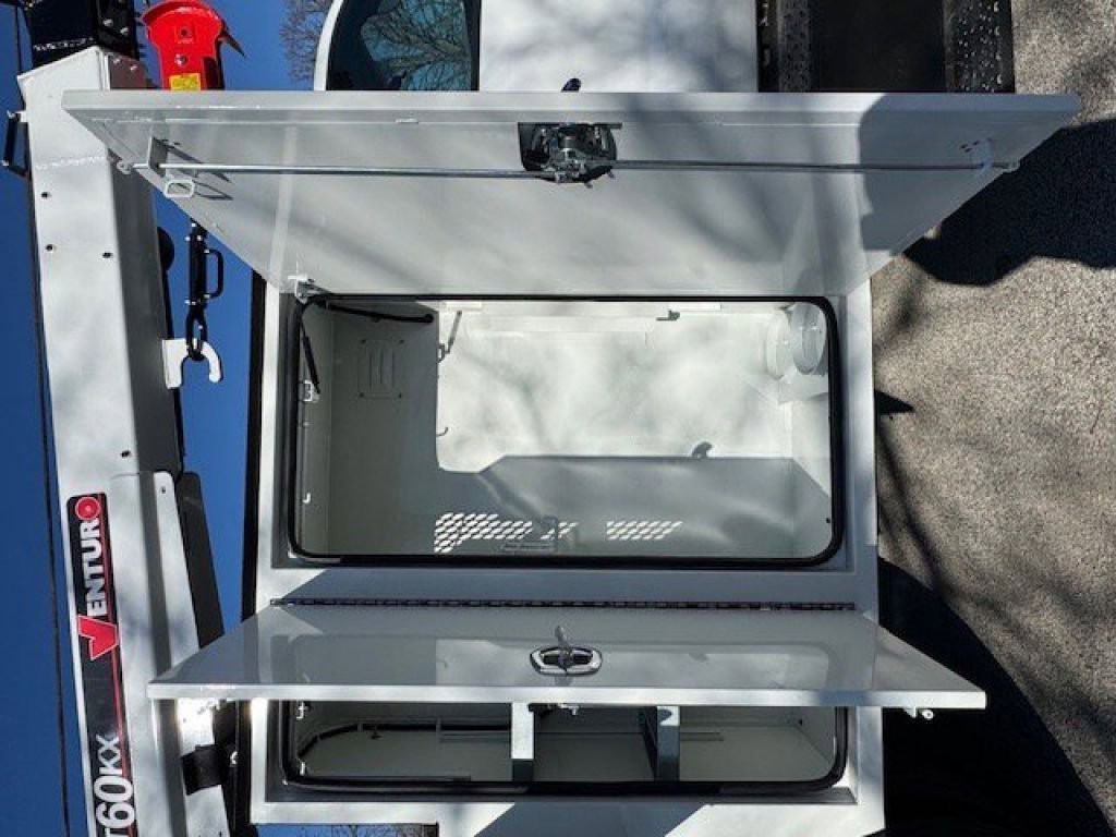 New 2025 Oxford White Ford Base image 12