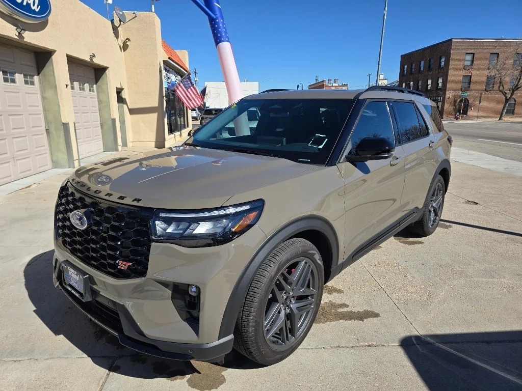 2026 Ford Explorer ST 4WD's photo