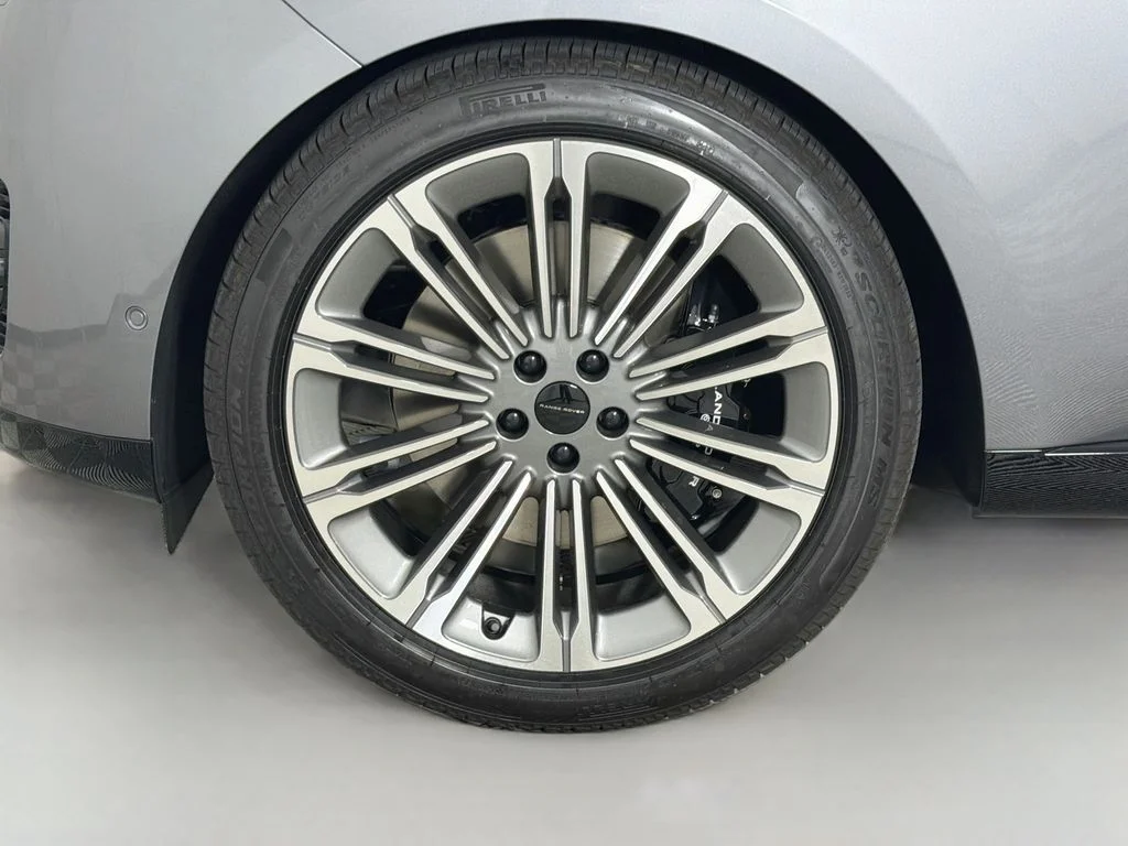 New 2026 Eiger Grey Land Rover SE image 33