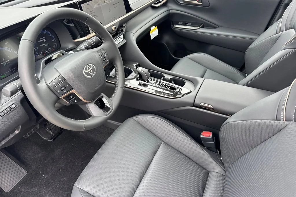 New 2026 Oxygen White <sup>1</sup> Toyota  Limited image 10