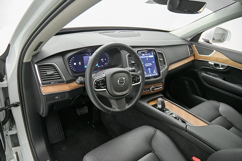 Certified Used 2023 Crystal White Volvo Core image 12