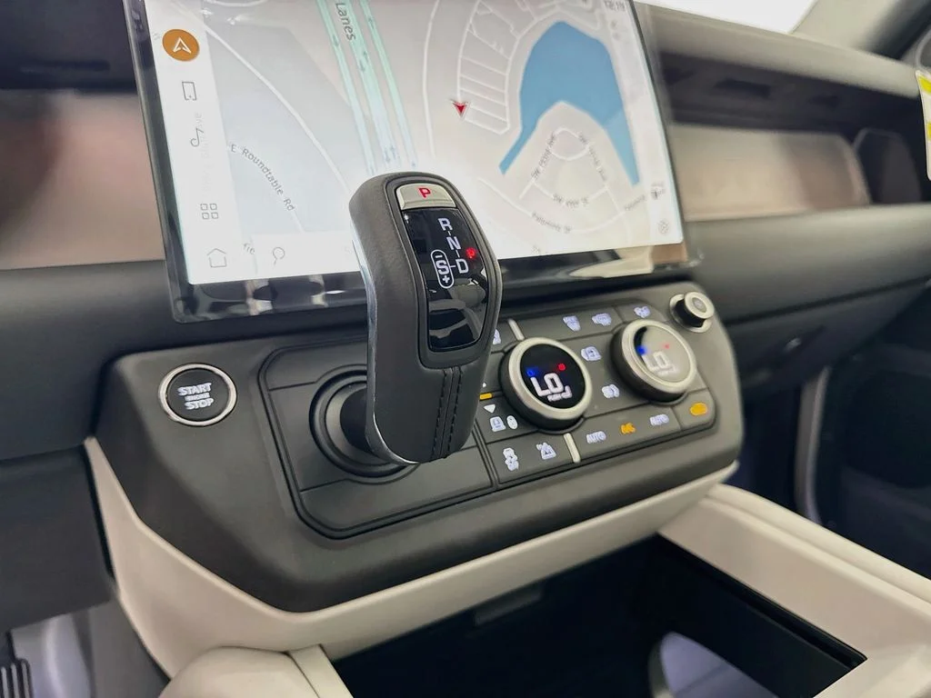 New 2026 Fuji White Land Rover X-Dynamic SE image 17