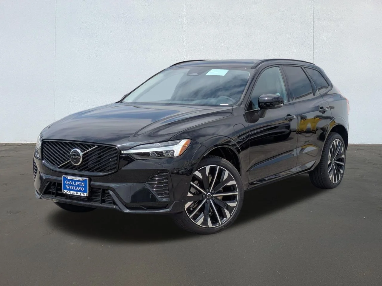 2026 Volvo XC60 T8 Ultra Dark AWD's photo
