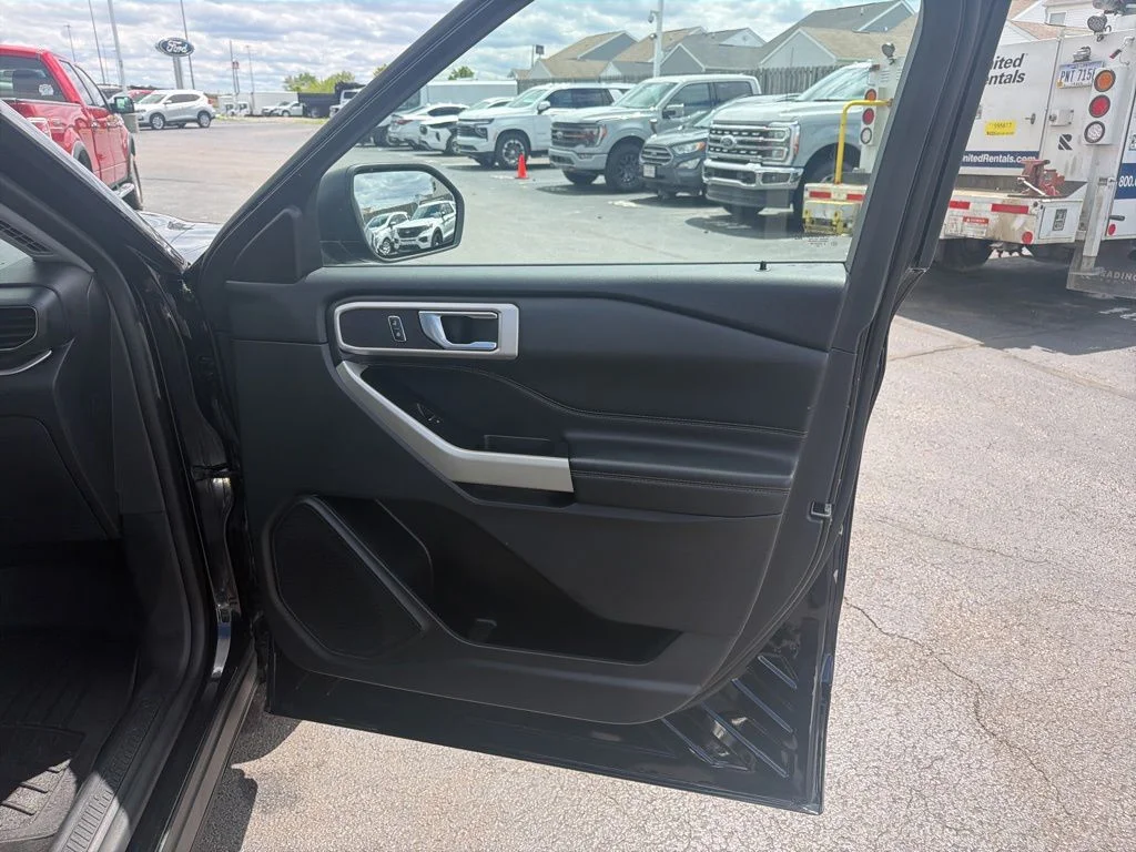 Used 2022 Black Ford XLT image 34