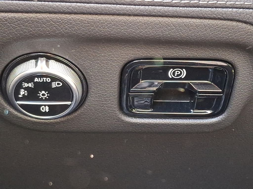 Certified Used 2023  Mercedes-Benz 350 Sedan image 22