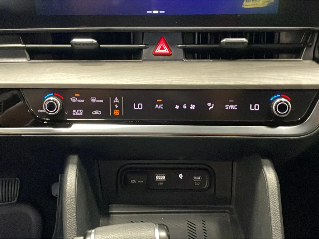 Used 2023 White Kia X-Line image 21
