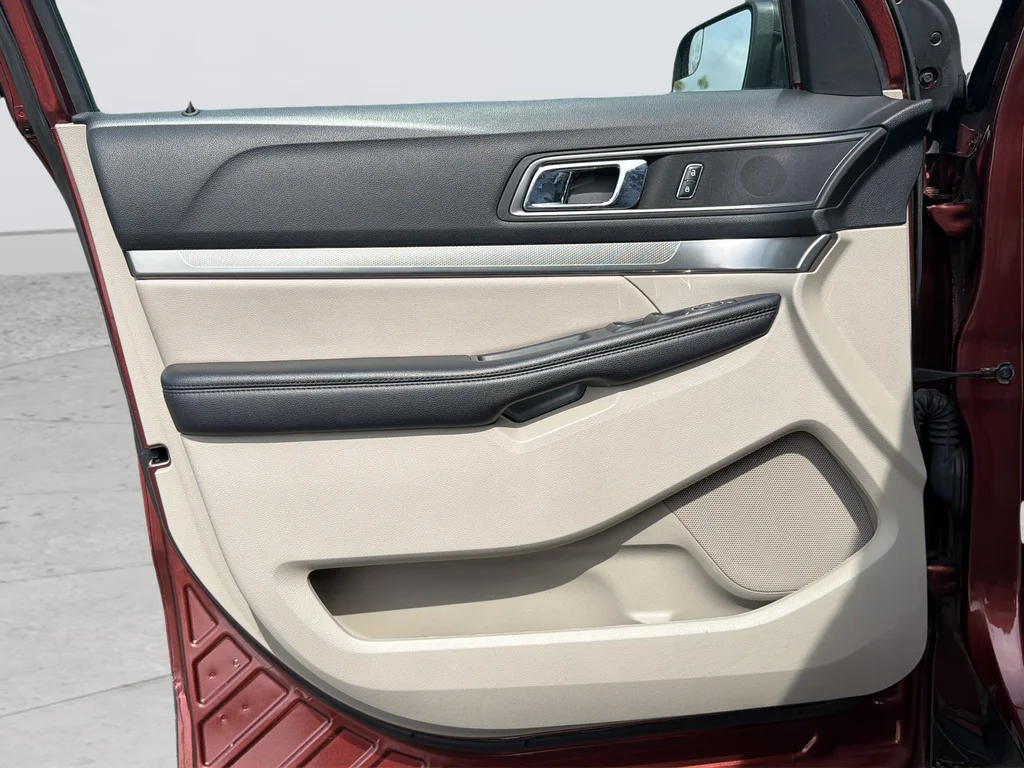 Used 2018 Red Ford XLT image 24