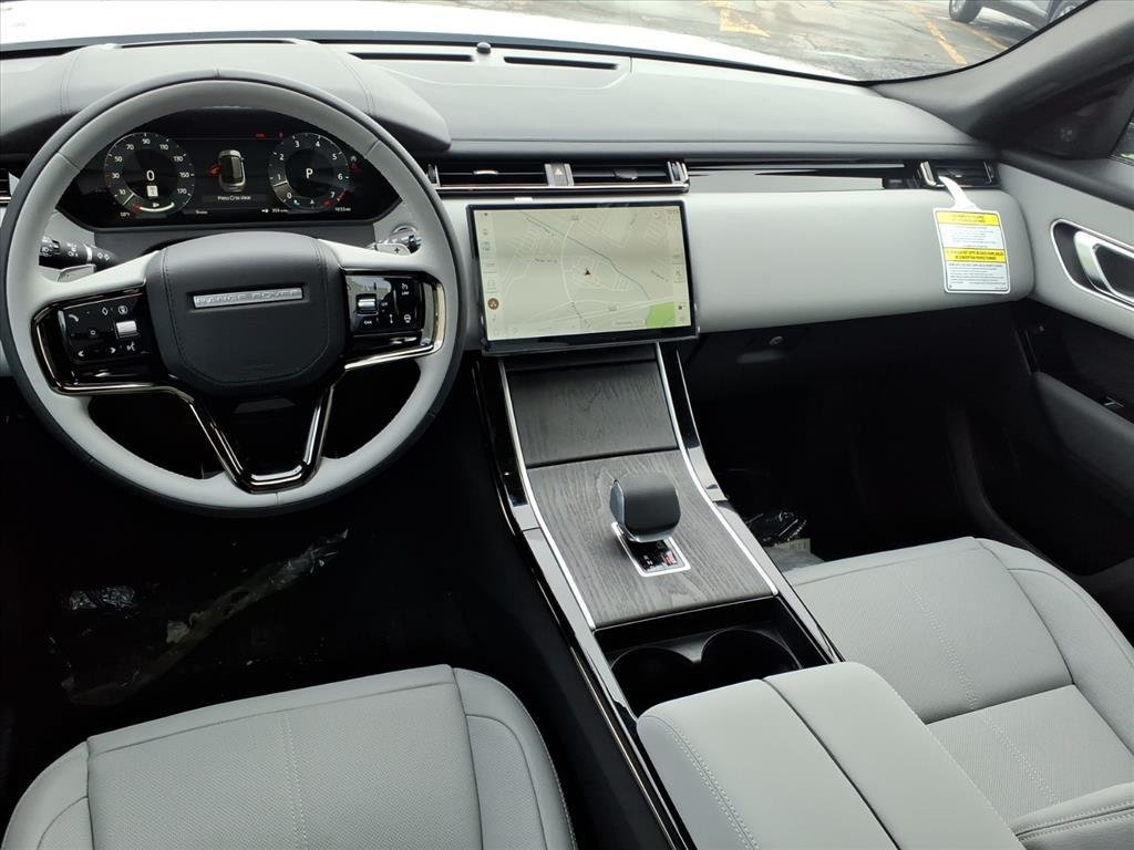 New 2026 Fuji White LAND ROVER Dynamic SE image 6