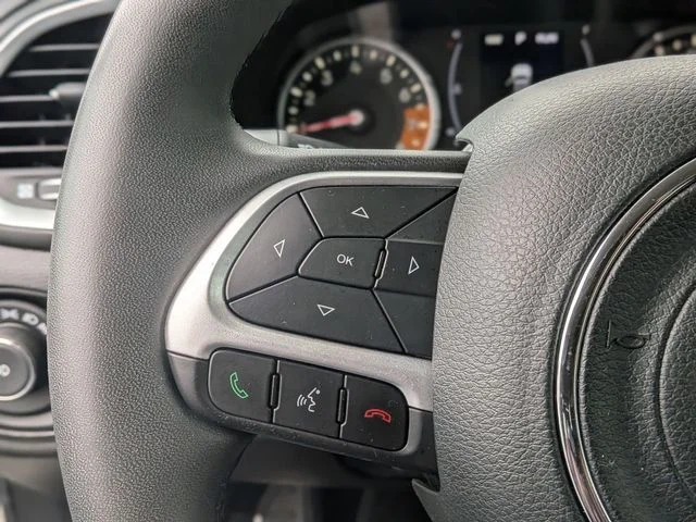 Used 2019 White Jeep Latitude image 16