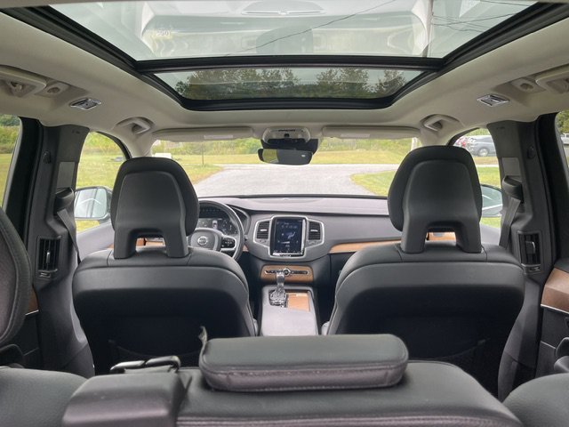 Used 2021 Black Volvo Momentum image 10