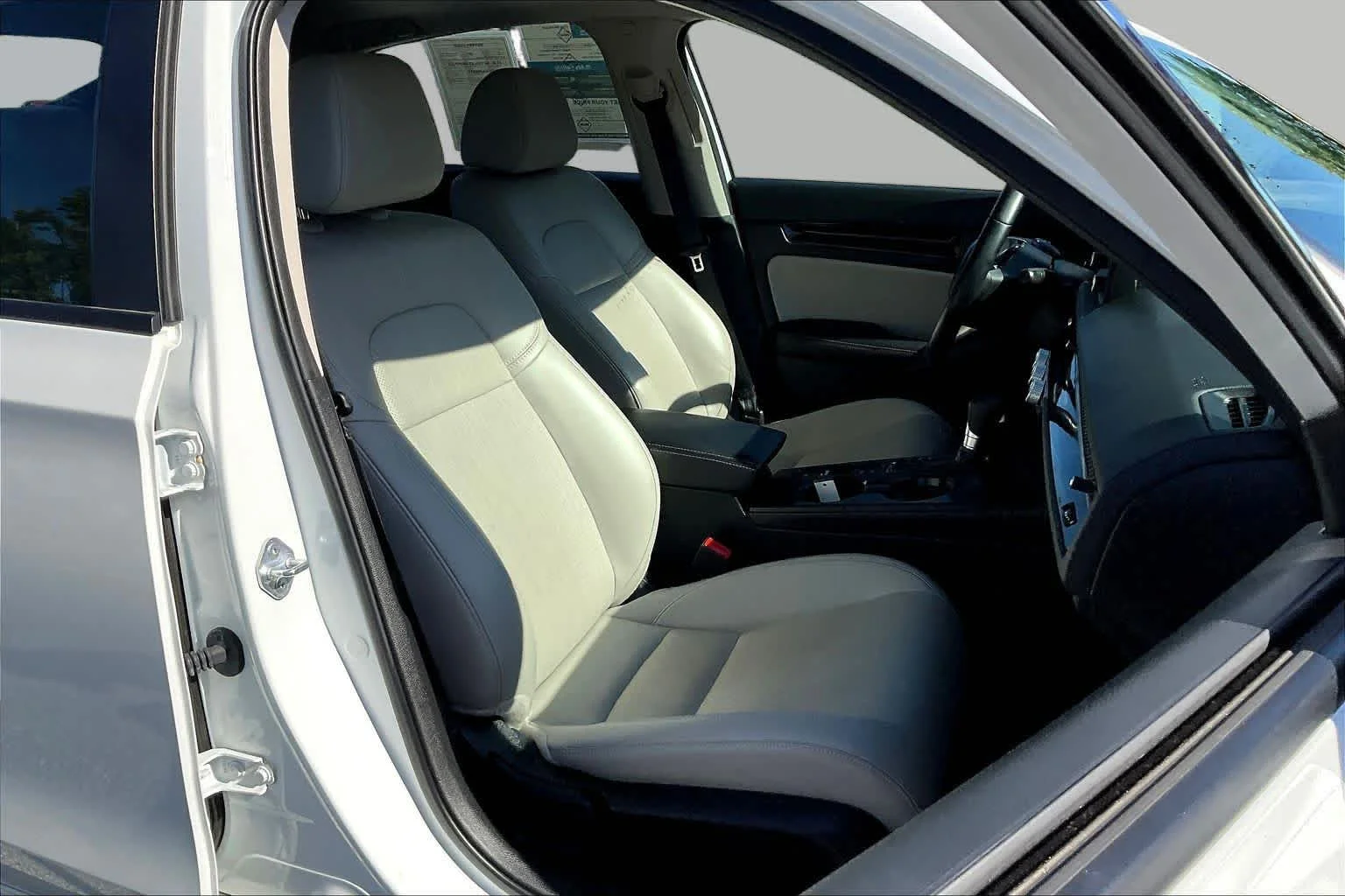 Used 2023 Platinum White Pearl Honda EX-L image 9