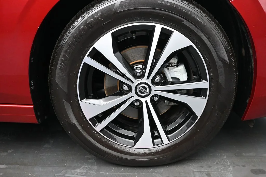 Used 2023 Red Nissan SV image 2