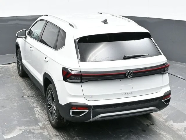 2025 Volkswagen Taos SE - Photo 10