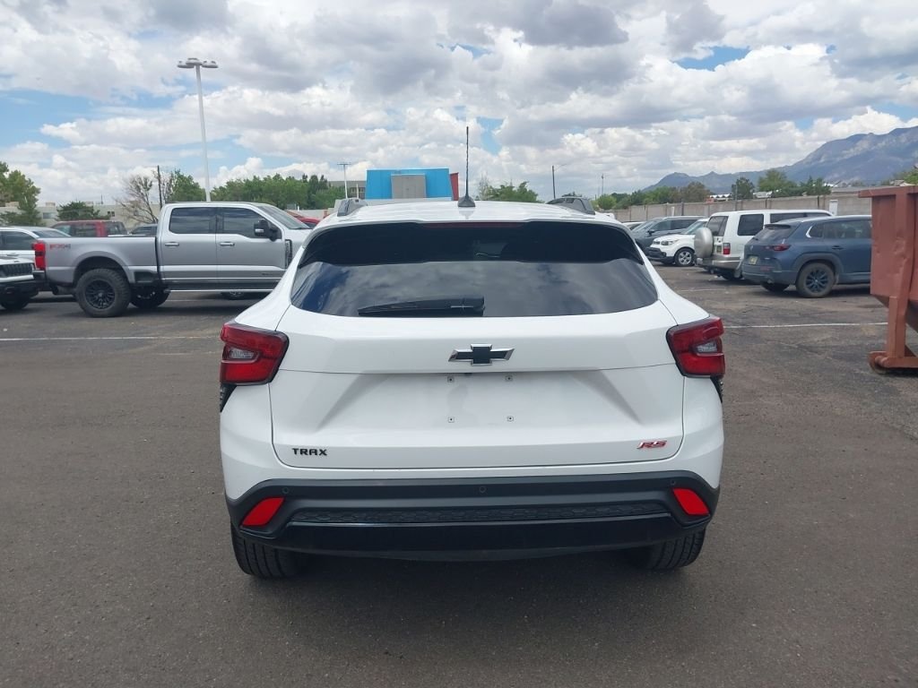 Used 2024 White Chevrolet 2RS image 7