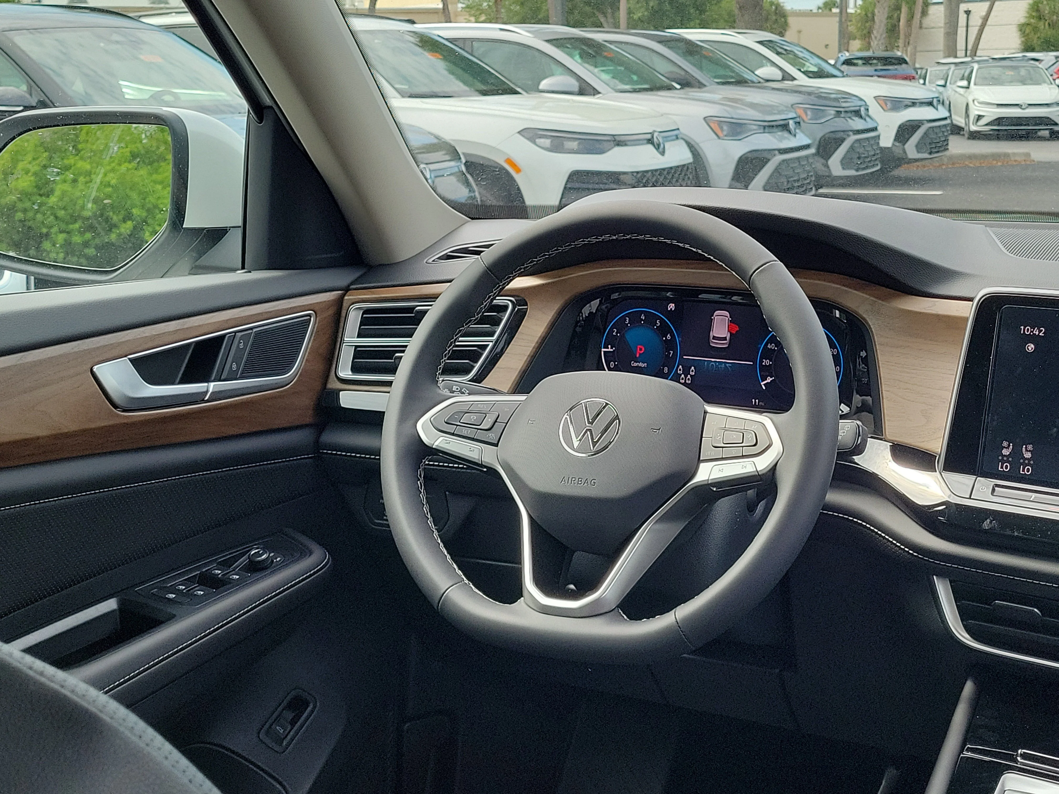 New 2026 White Volkswagen SE w/Technology image 3
