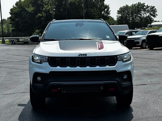 New 2026 Bright White Clear-Coat Exterior Paint Jeep Trailhawk image 2