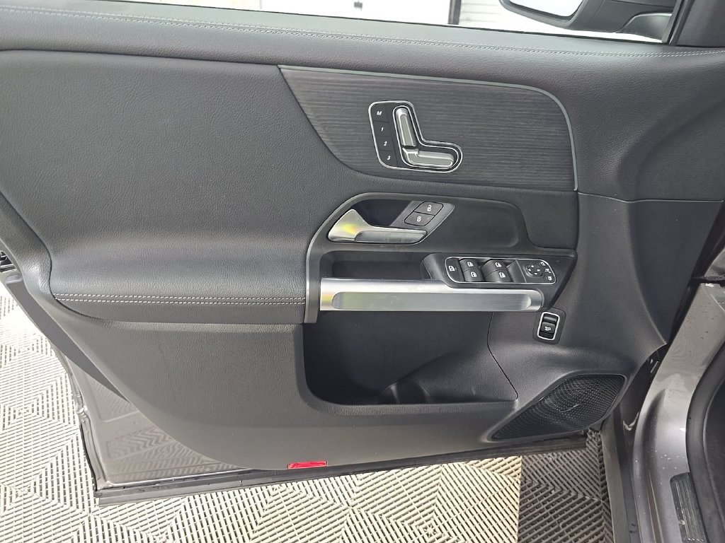 Used 2023 Gray Mercedes-Benz 300 image 9
