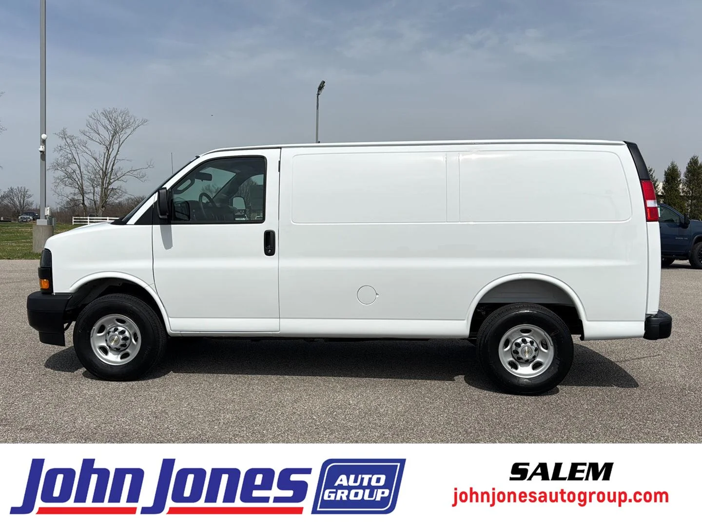 2026 Chevrolet Express 2500 Work Van HD's photo