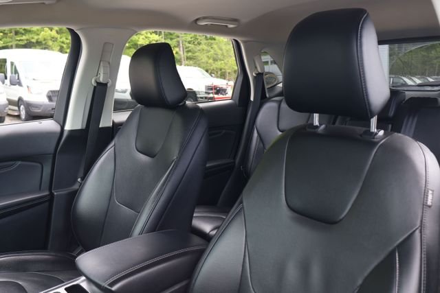 Used 2022 White Ford Titanium image 12
