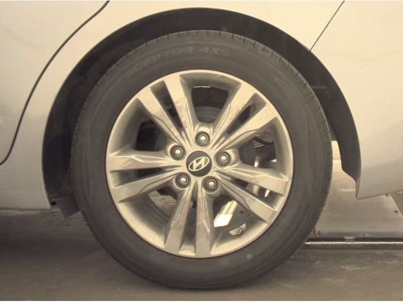 Used 2017 Shale Gray Metallic Hyundai SE image 21