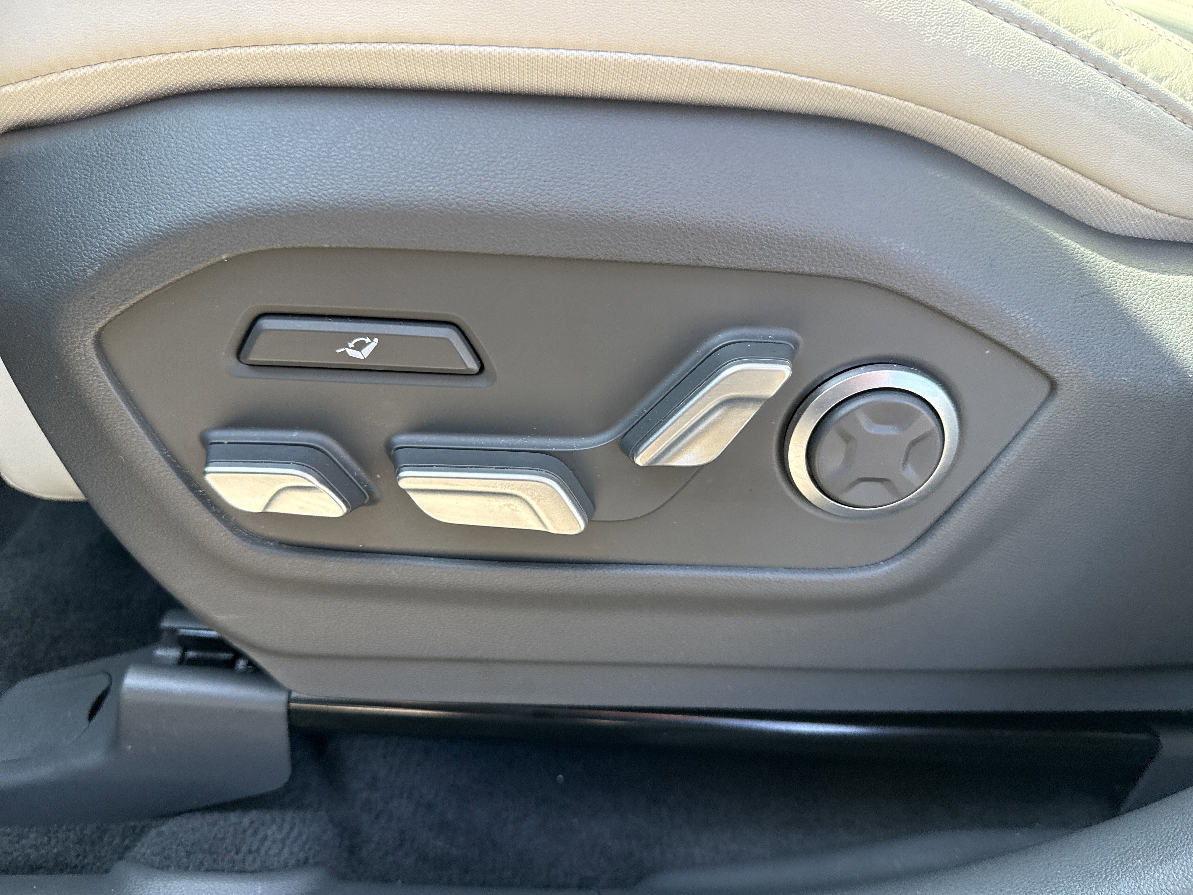 Used 2025 Atlantis Blue Hyundai Calligraphy image 10