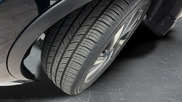 Used 2020 Super Black Metallic Nissan Platinum image 37