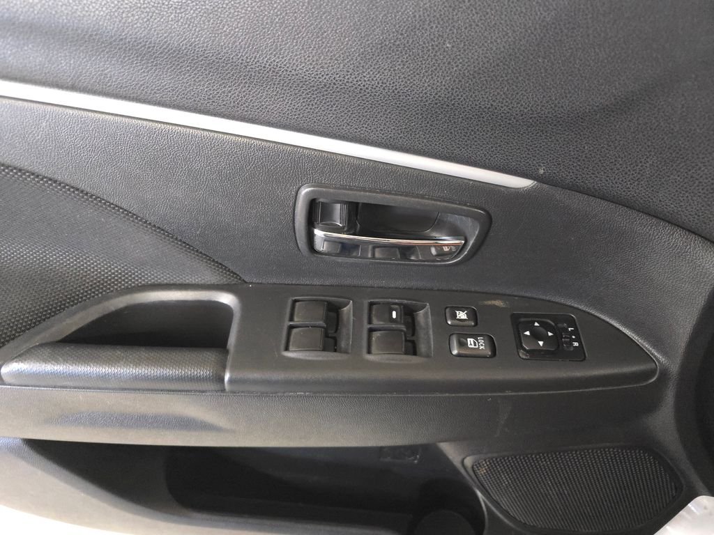 Used 2012  Mitsubishi SE image 26