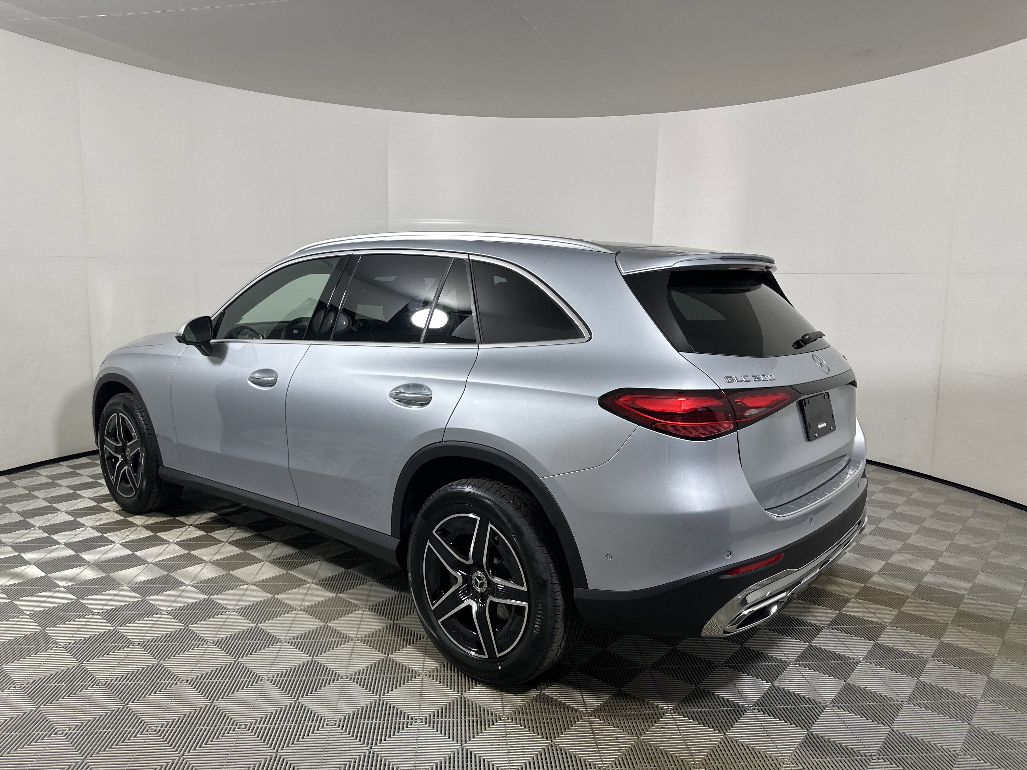 New 2026 Cirrus Silver Metallic Mercedes-Benz GLC 300 image 33