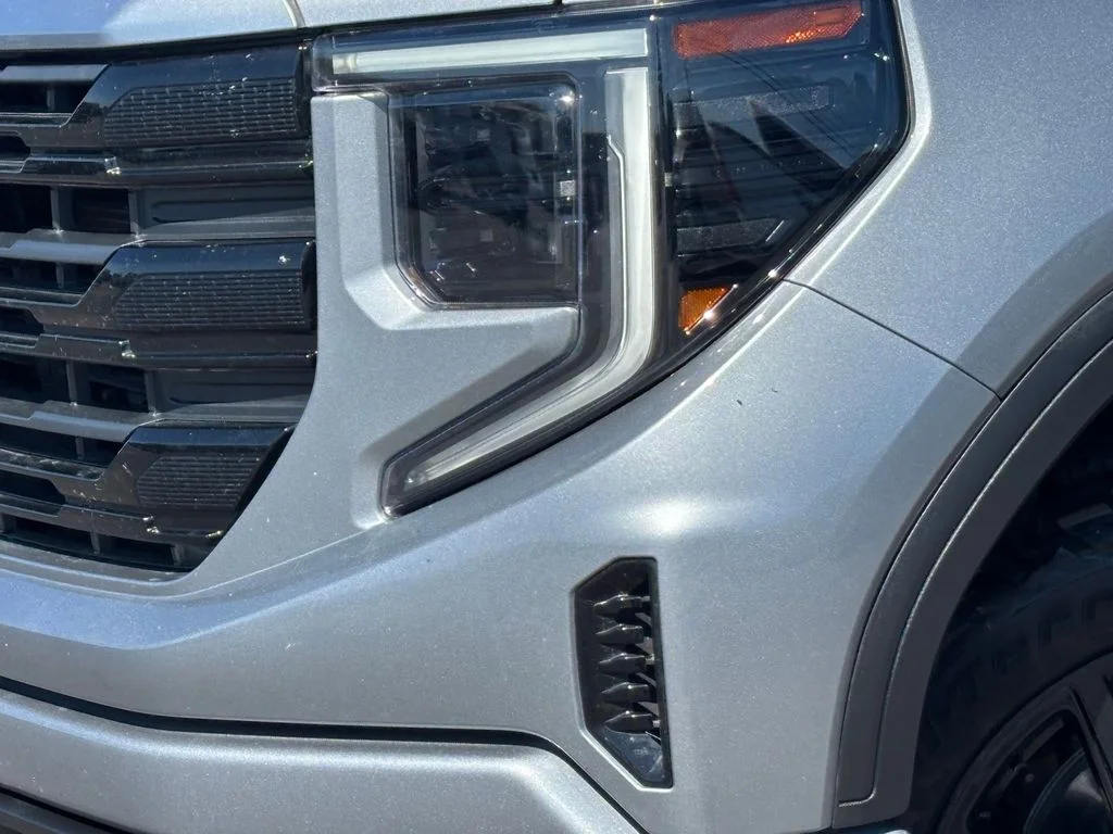 Used 2023 Silver GMC Elevation image 3