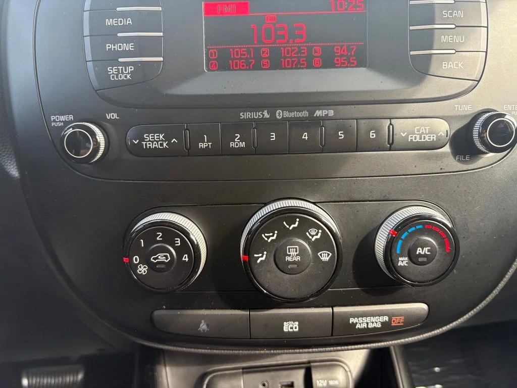 Used 2014 Green Kia Plus image 20