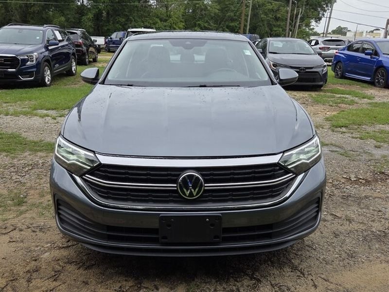Used 2024 Platinum Gray Metallic Volkswagen SE image 3