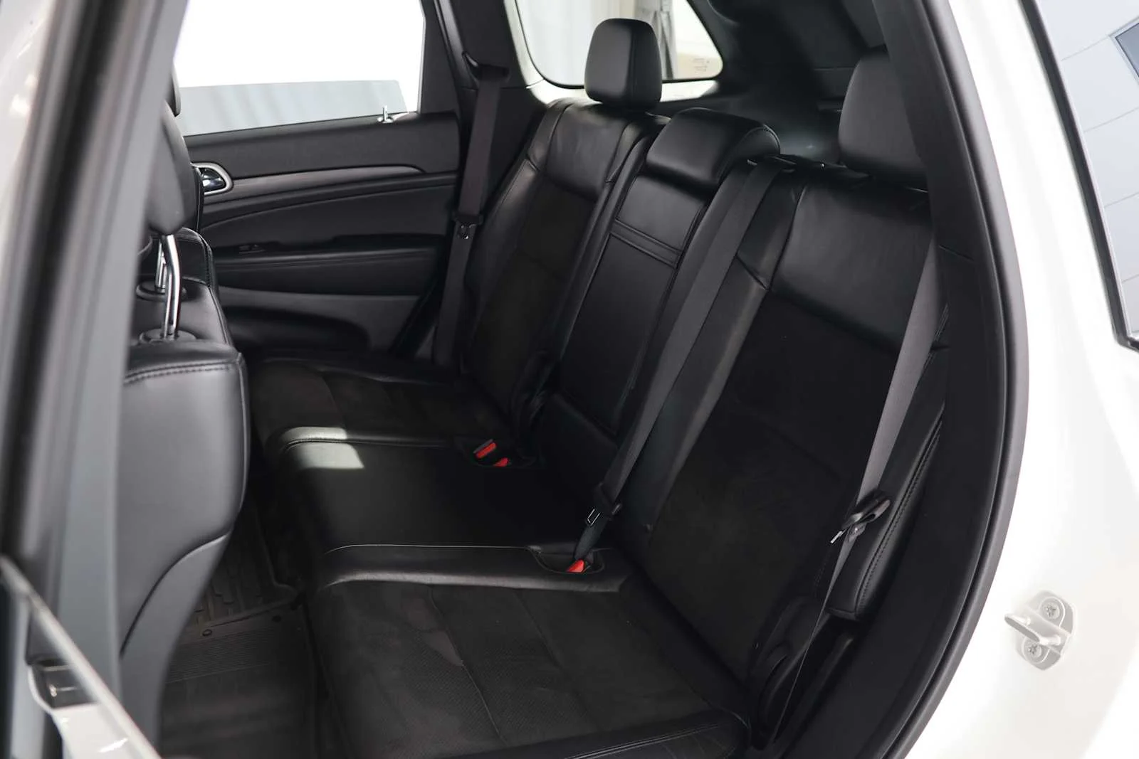 Used 2022 Bright White Clearcoat Jeep Laredo X image 23