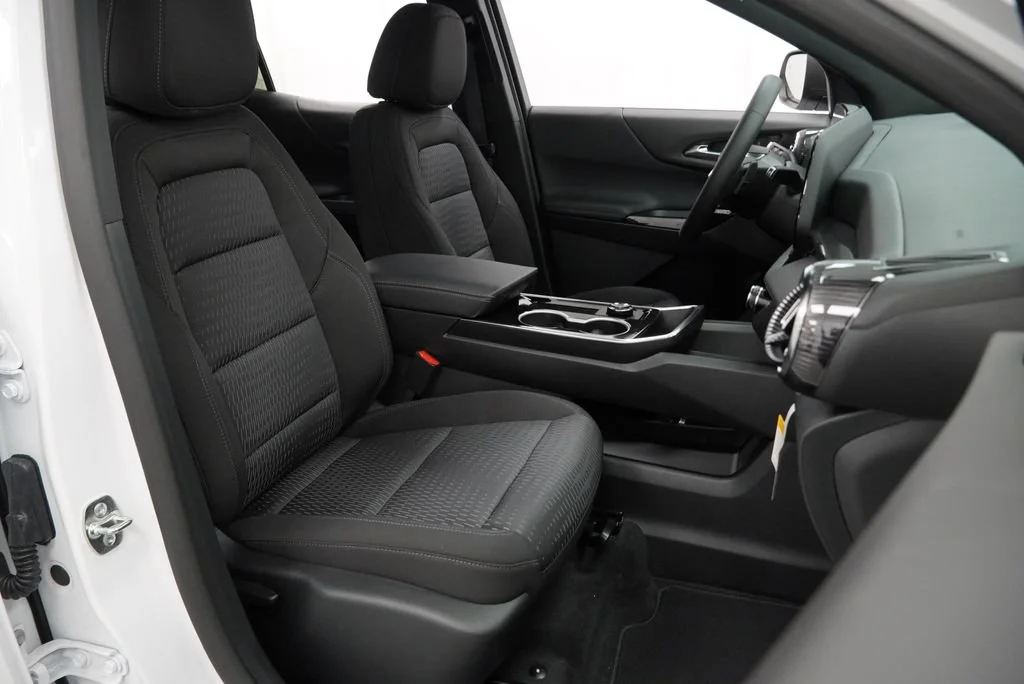 New 2027 Summit White Chevrolet LT image 28