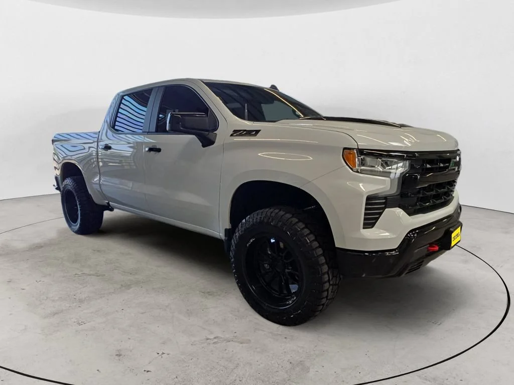 Used 2023 SUMMIT WHITE Chevrolet LT Trail Boss image 3