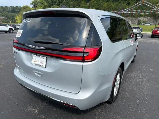 Used 2026 Silver Chrysler Select image 3