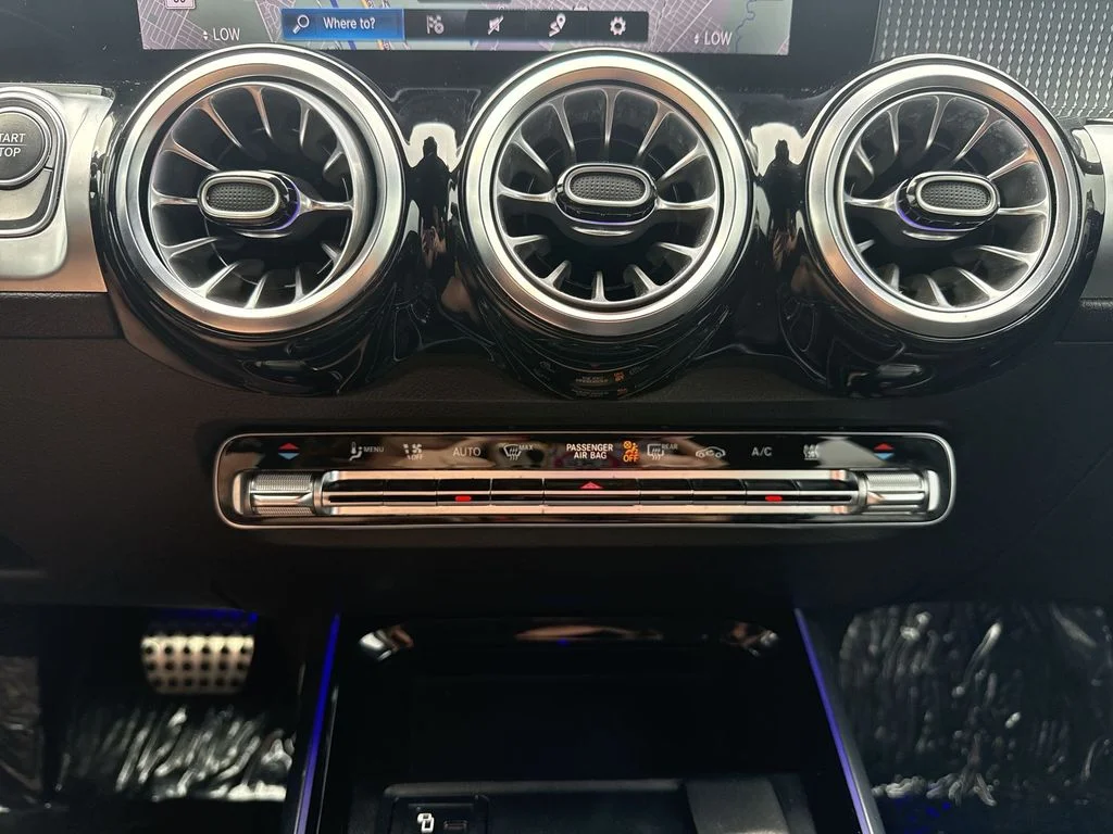 Used 2023  Mercedes-Benz 300 image 19
