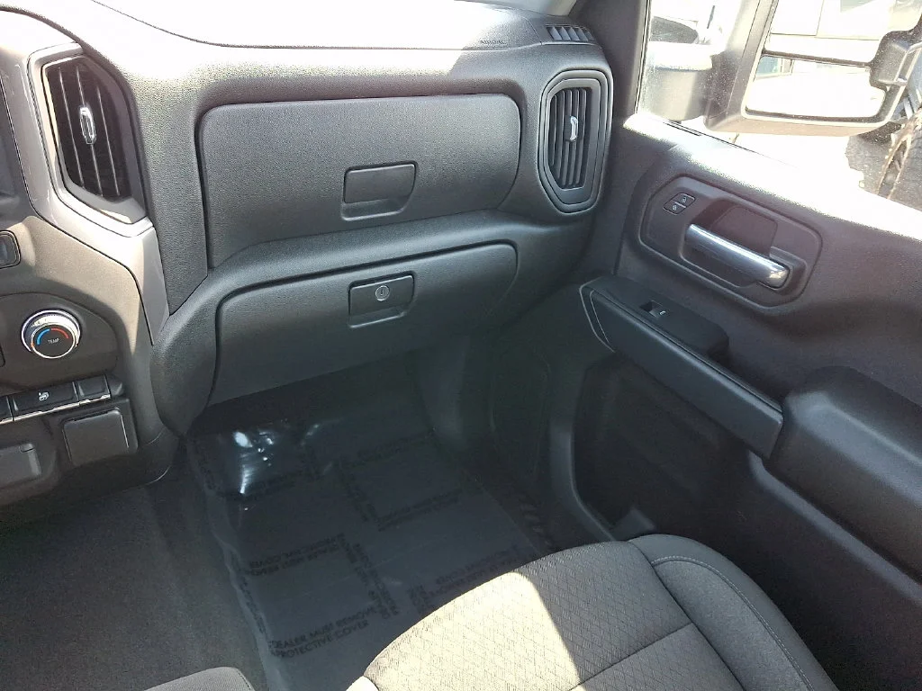 Used 2024 White Chevrolet Custom image 17