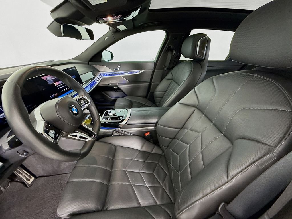 Used 2024 Black BMW 760i xDrive image 5