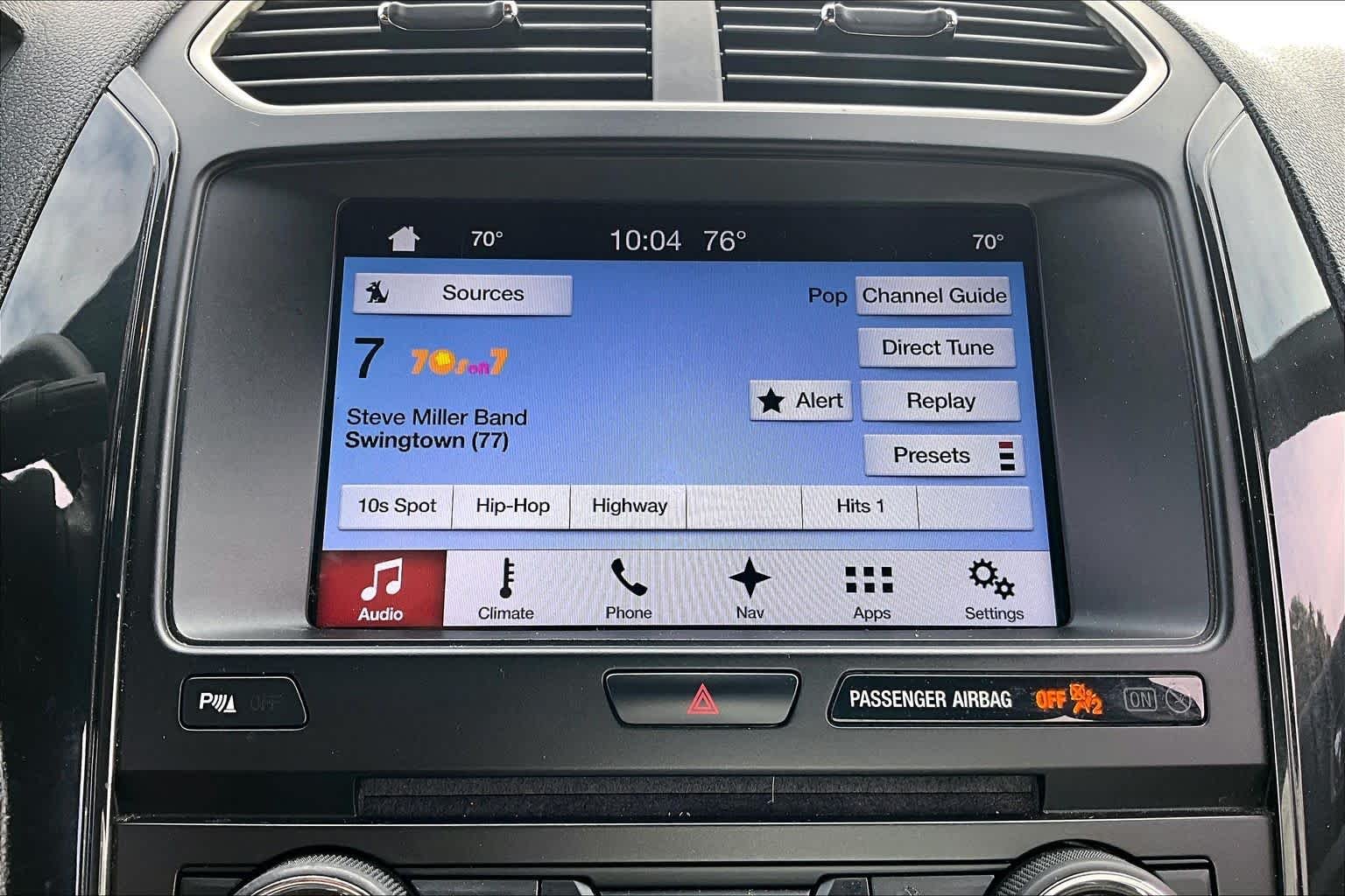 Used 2017 White Platinum Metallic Tri-Coat Ford XLT image 30