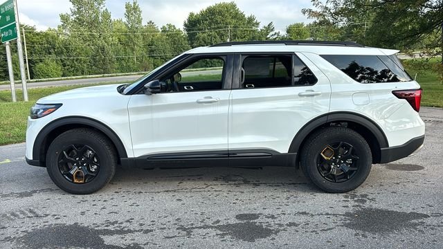 New 2026 Star White Metallic Tri-Coat Ford Tremor image 4