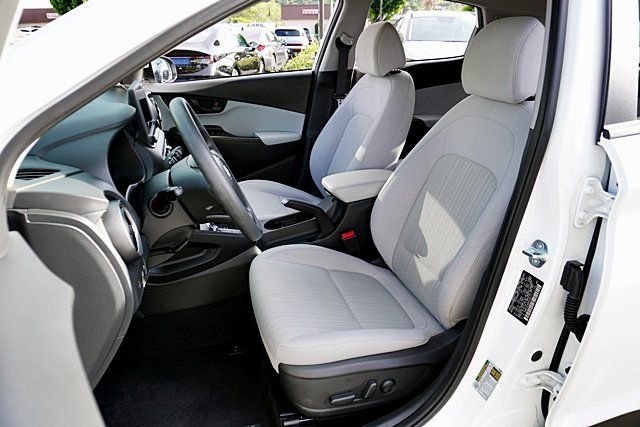 Used 2023 White Hyundai SEL image 14