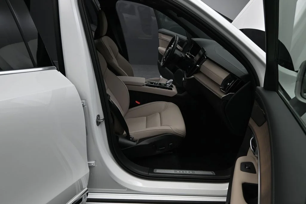 New 2026 Crystal White Volvo Plus image 19