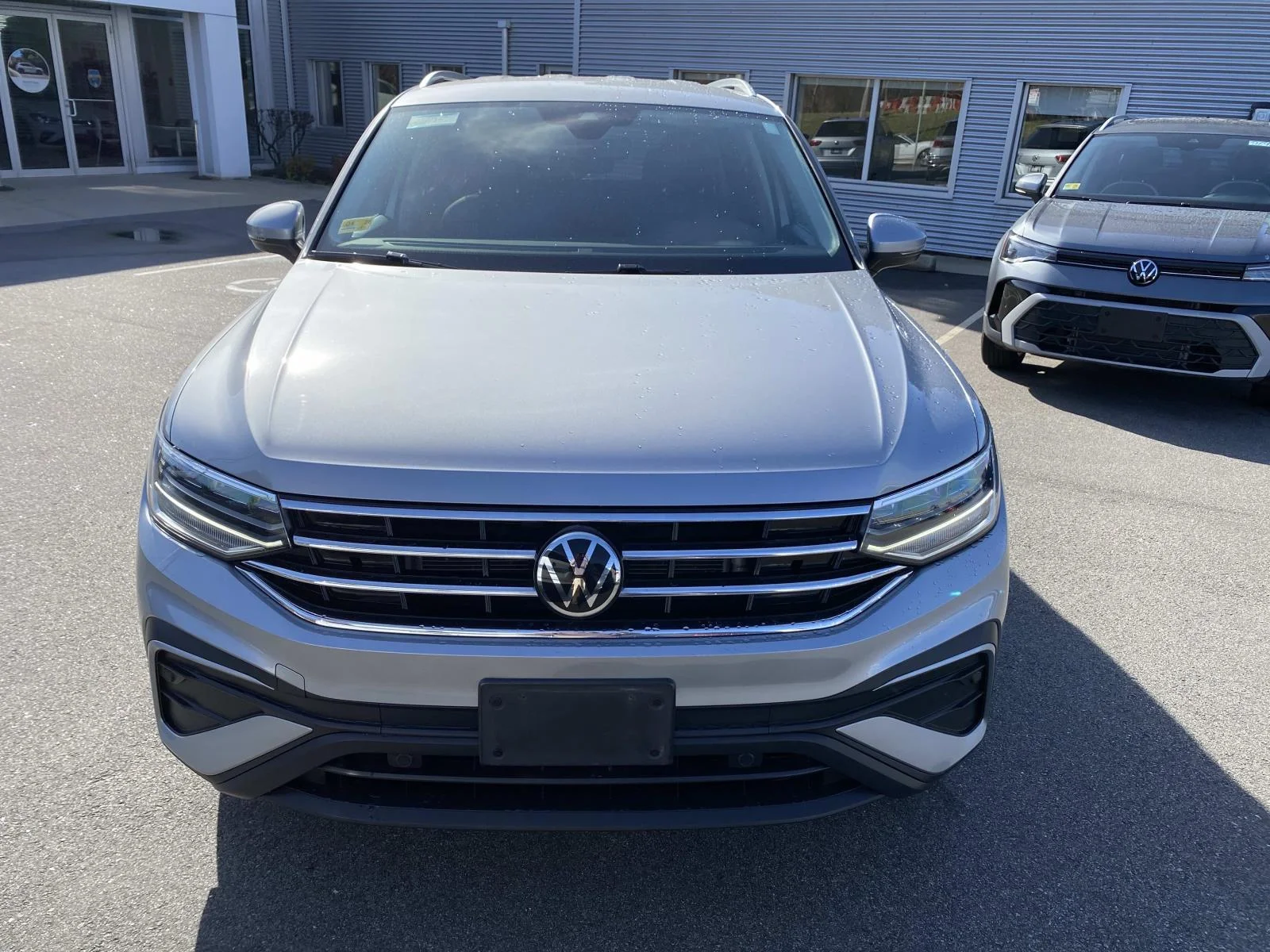 Certified Used 2022 Pyrite Silver Metallic Volkswagen 2.0T SE 4MOTION image 10